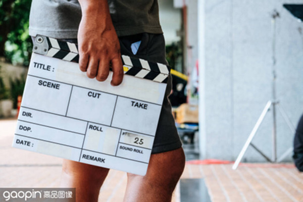 一次又一次凶猛的撞着你的脸咖啡不断加加加加到厌倦 月光温柔缠绵迷雾模糊你的脸 让我再一次握你的手,让我再一次亲吻你的脸圈圈圆圆圈圈,天天年年天天的我,深深看你的脸  第3张